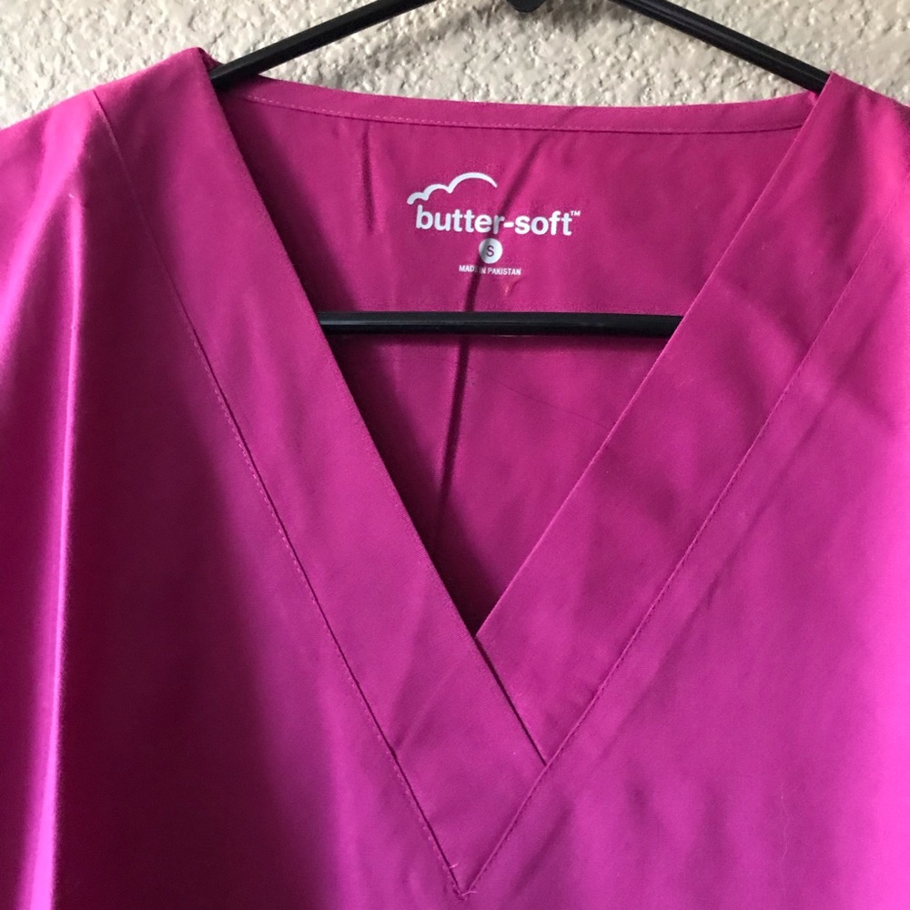 Scrubs. Buttersoft Rosa top - Picture 2 of 3